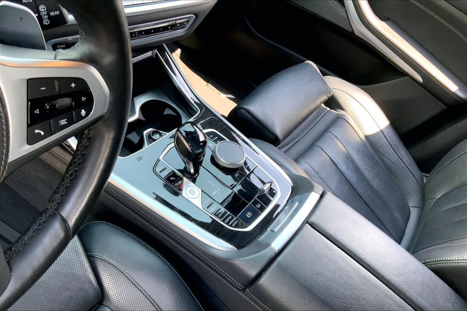 Used 2020 Black Sapphire Metallic BMW xDrive40i image 15