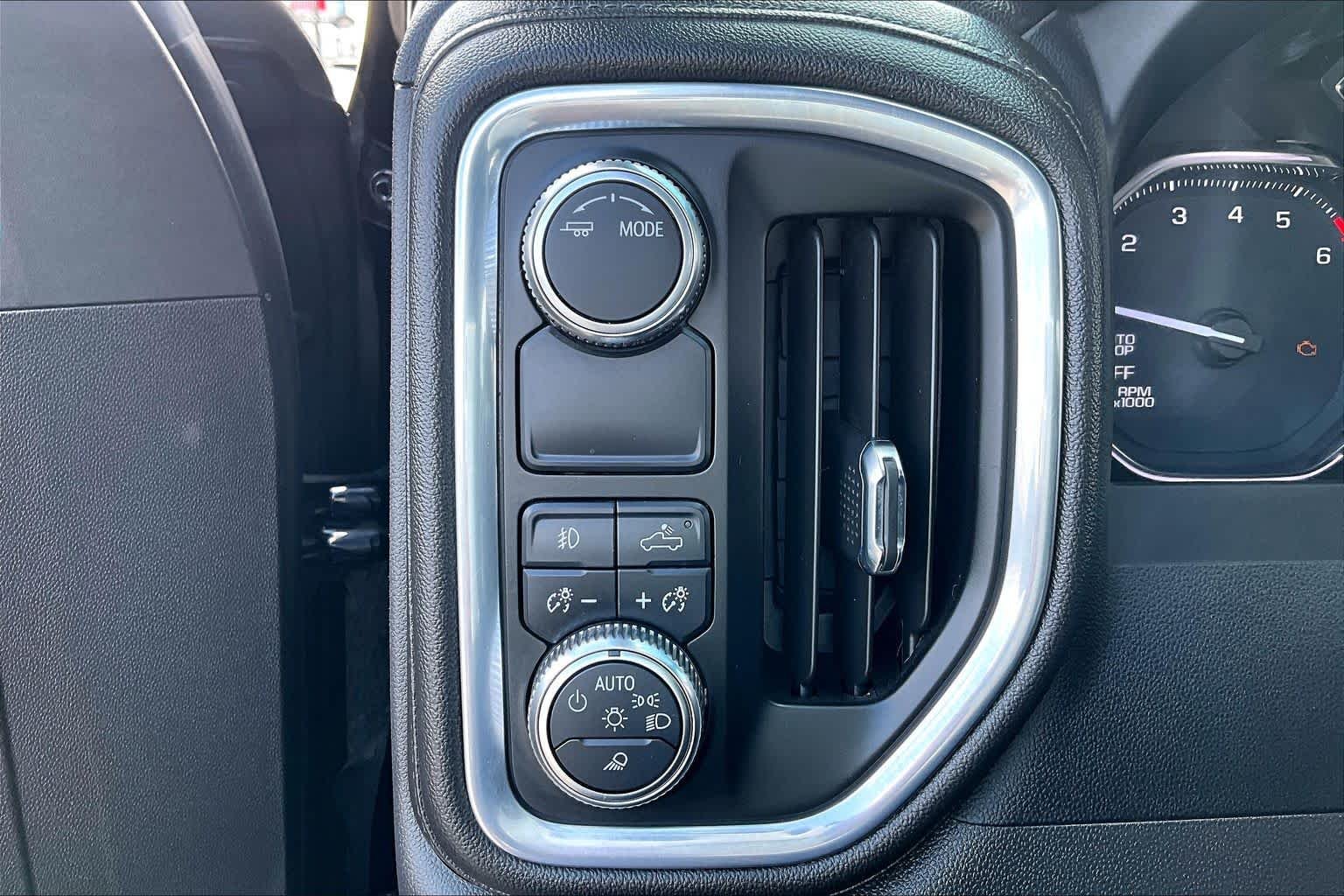 Used 2022 Onyx Black GMC SLT image 36