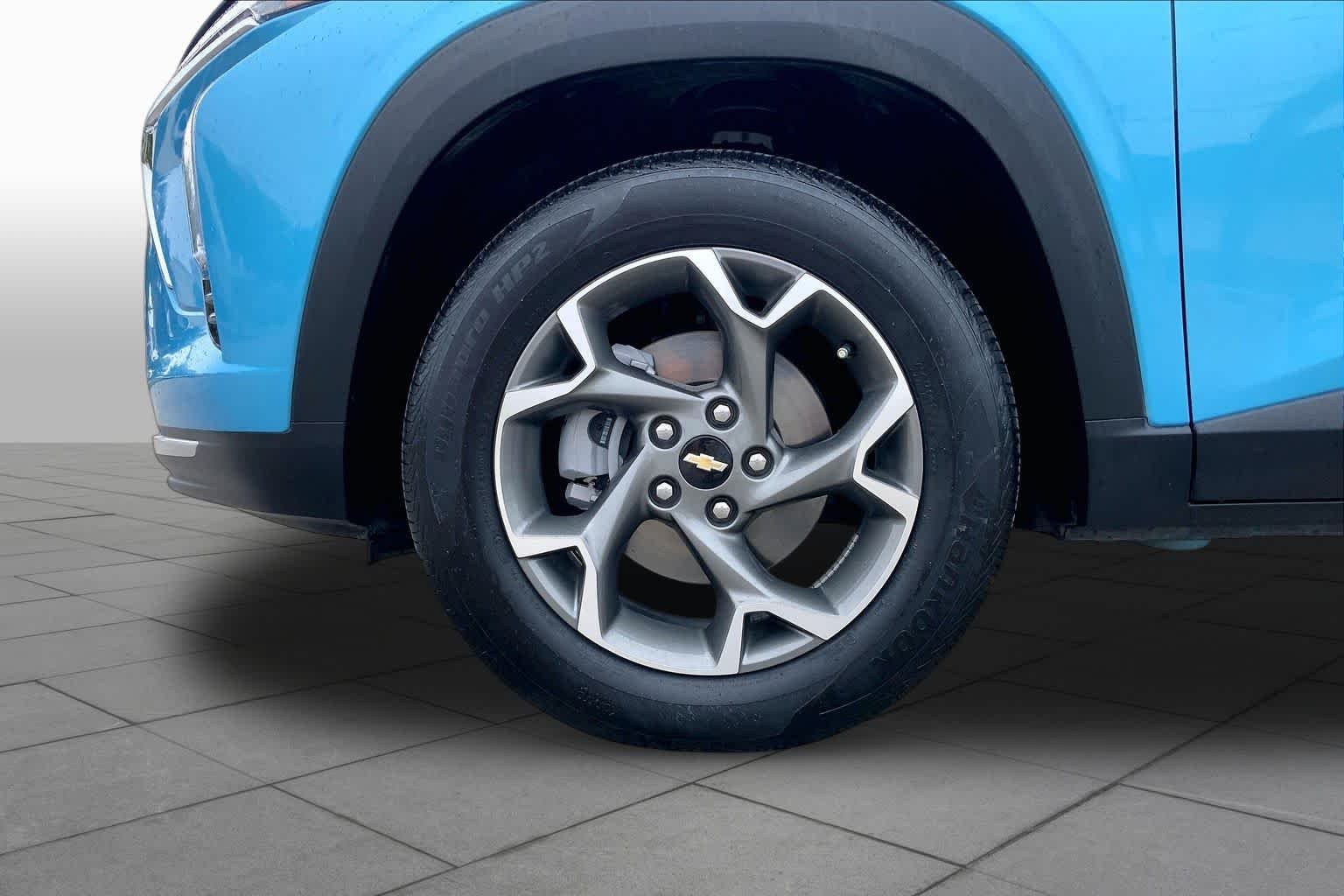 Used 2025 Marina Blue Metallic Chevrolet LT image 10