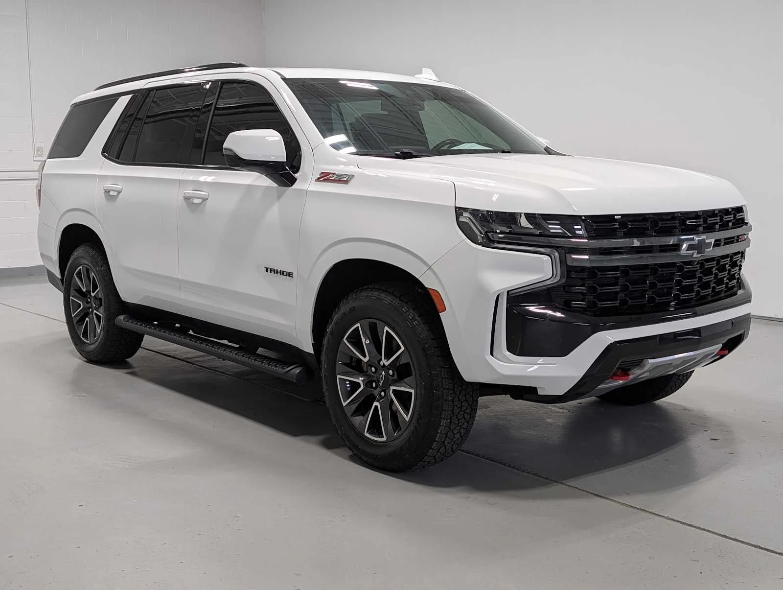 Used 2022 Summit White Chevrolet Z71 image 6