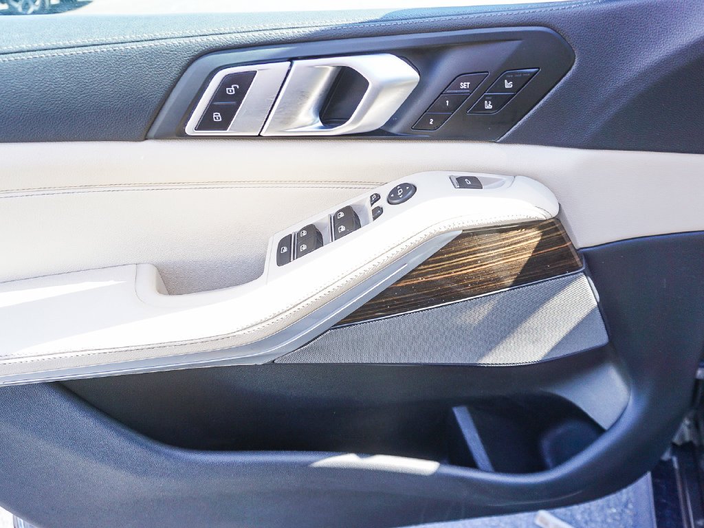 Used 2021 Gray BMW xDrive40i image 19