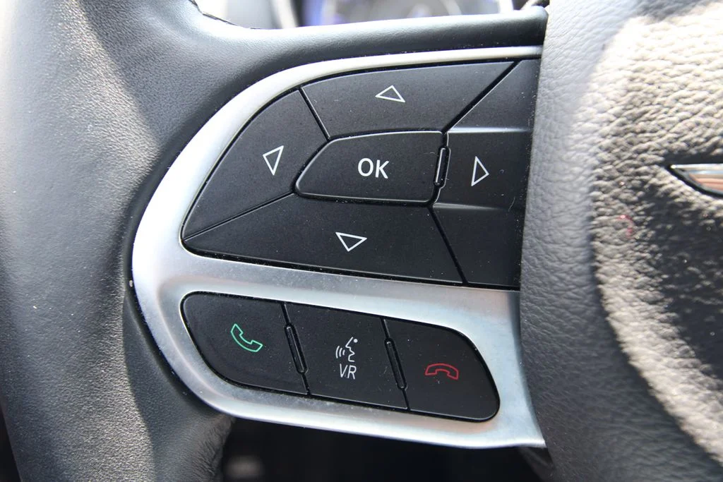 Used 2017 Gray Chrysler Limited image 20