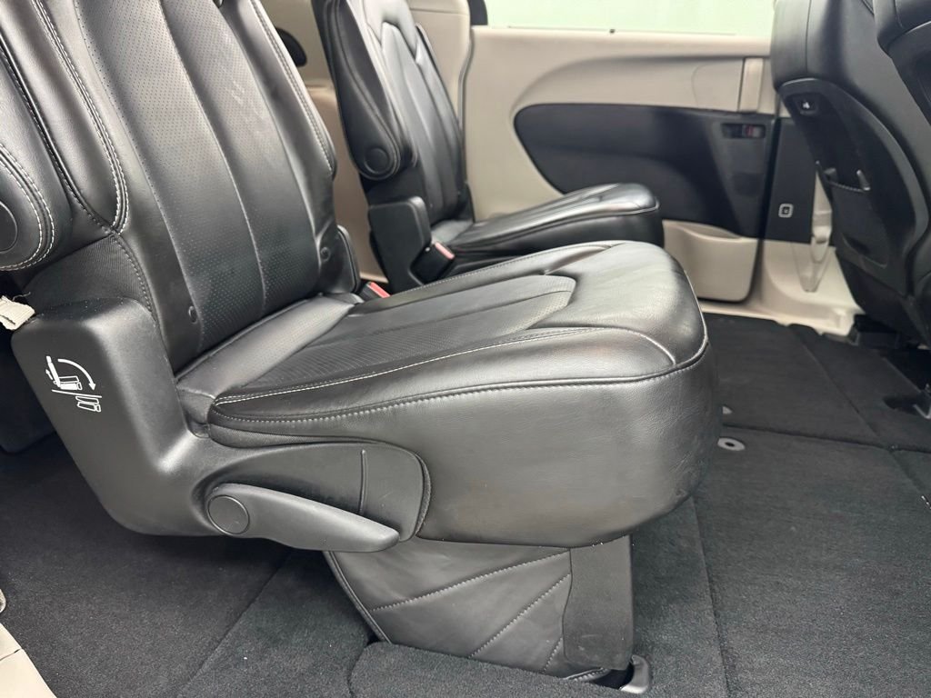 Used 2023 Bright White Clearcoat Chrysler Touring L image 38