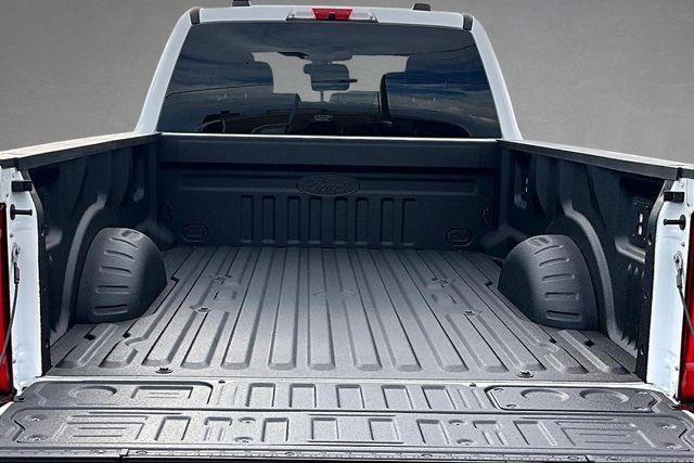 New 2026 Star White Metallic Tri-Coat Ford Lariat image 13