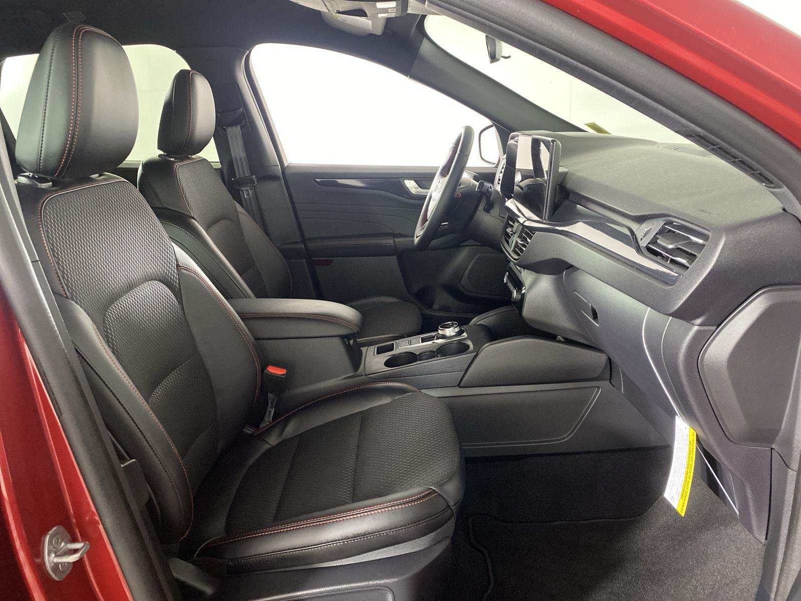 Used 2025 Rapid Red Metallic Tinted Clearcoat Ford ST-Line Select image 28