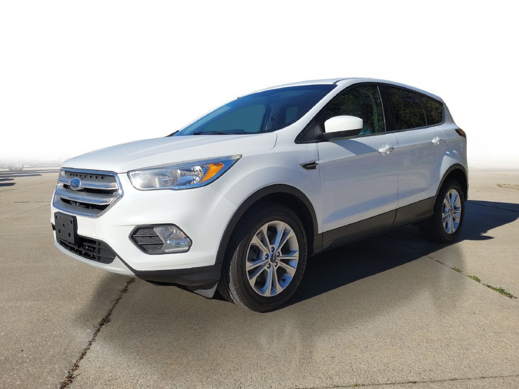 Used 2017 Ford Escape SE with VIN 1FMCU9GD6HUD95283 for sale in Muskegon, MI