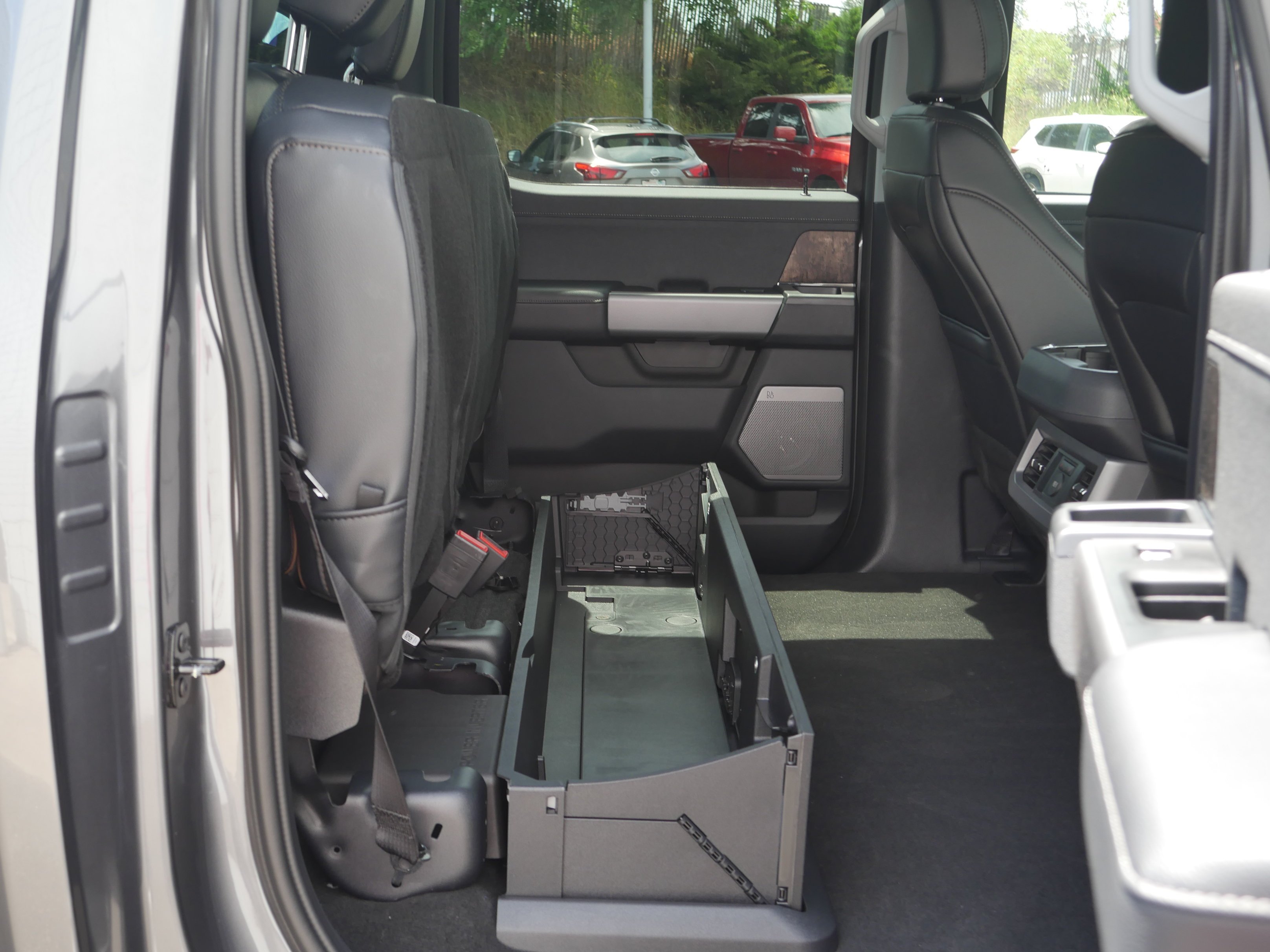 New 2026 Carbonized Gray Metallic Ford F-350® Lariat® image 32