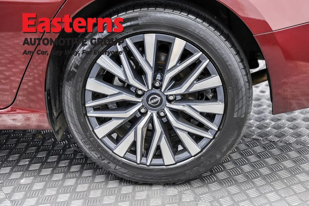 Used 2025 Red Nissan 2.5 SV image 30