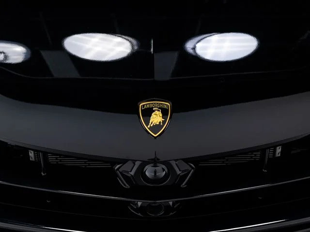 Used 2025 Black Lamborghini SE image 97