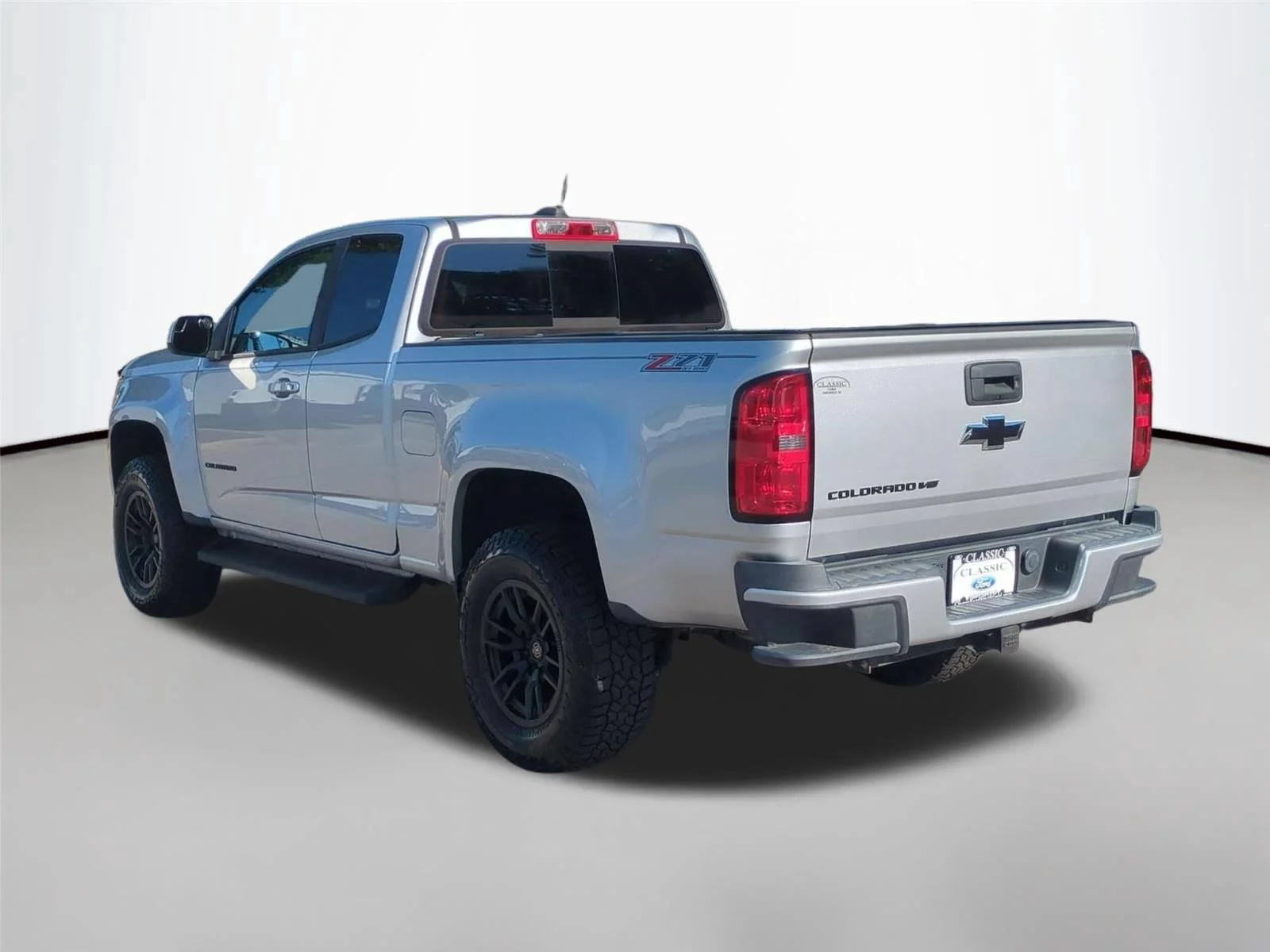 Used 2017 Summit White Chevrolet 4WD Z71 image 3