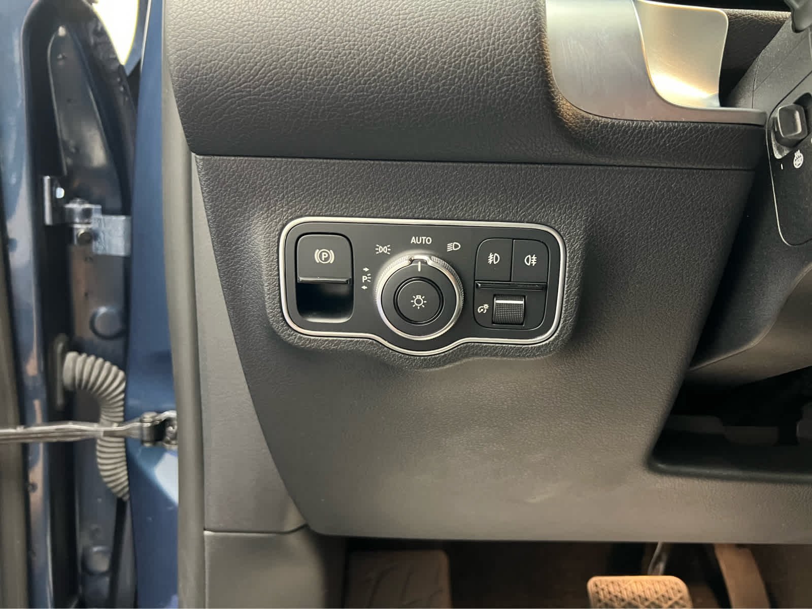 Used 2022 Denim Blue Metallic Mercedes-Benz GLB 250 image 20
