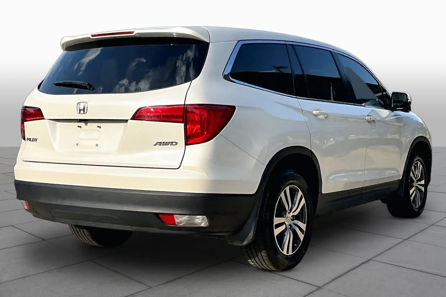 Used 2017 White Diamond Pearl Honda EX-L image 13