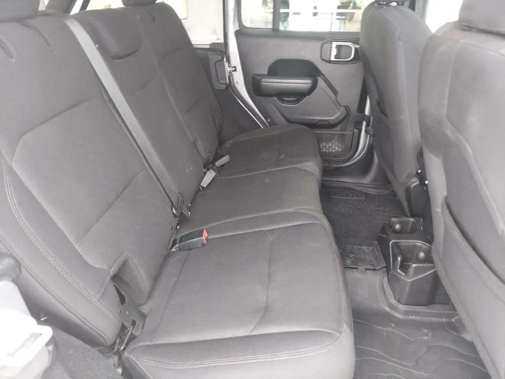 Used 2018 Silver Jeep Unlimited Sport S image 35