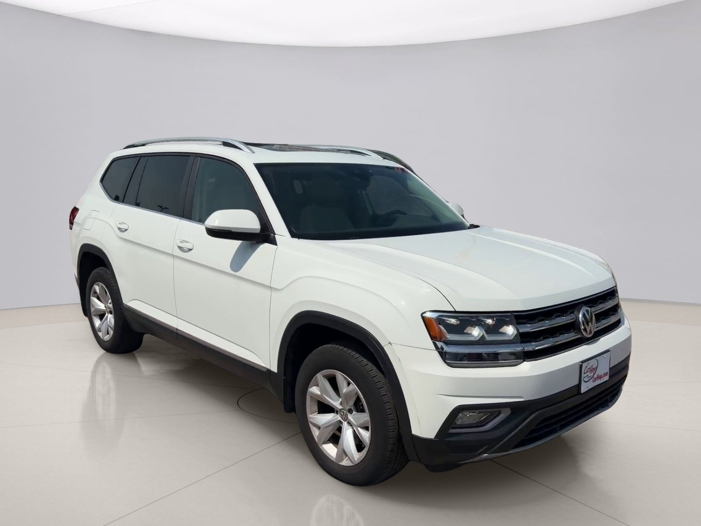 Used 2018 White Volkswagon SEL PREMIUM image 7