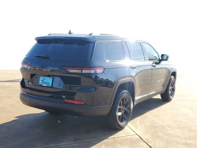 New 2025 Diamond Black Crystal Pearl-Coat Exterior Paint Jeep Altitude X image 4