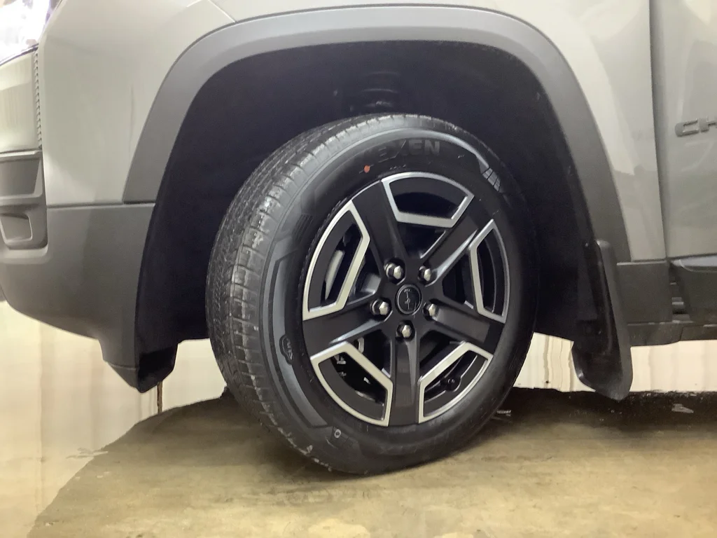 New 2026 Sting-Gray Clear-Coat Exterior Paint Jeep  image 24