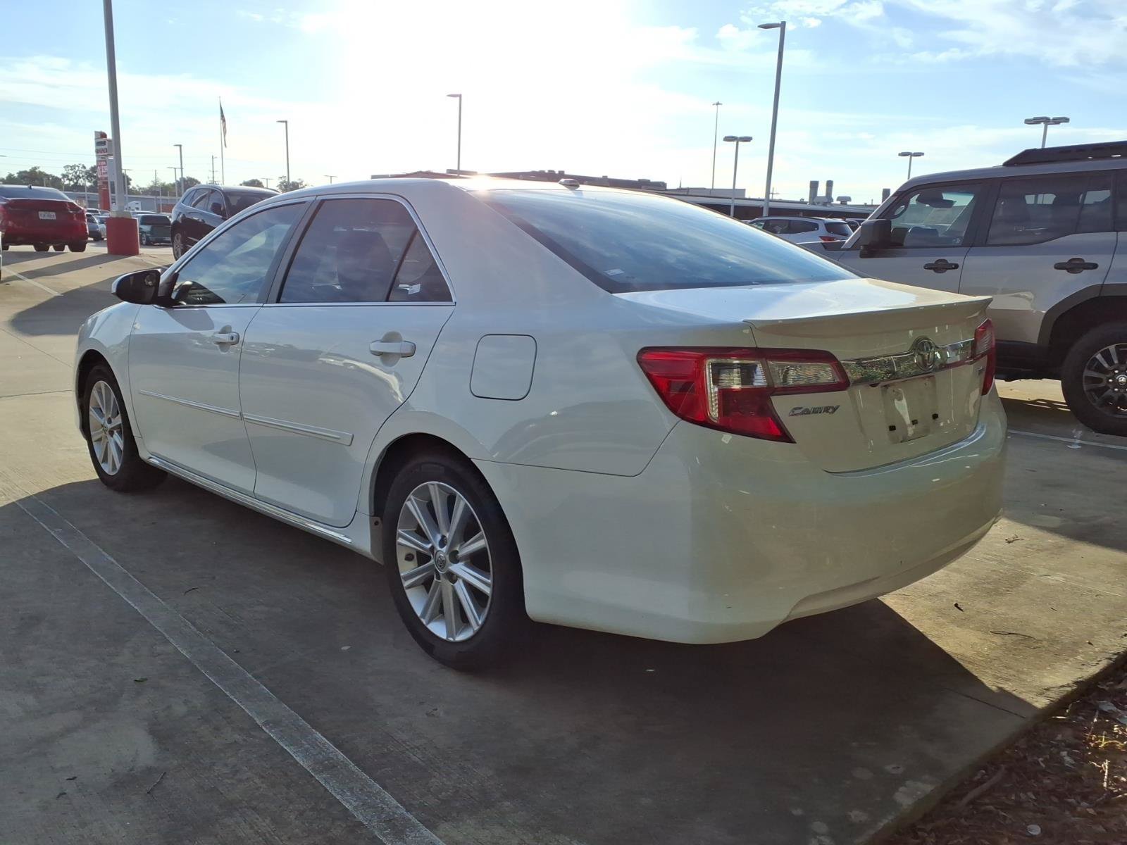 Used 2014 Super White Toyota XLE image 2