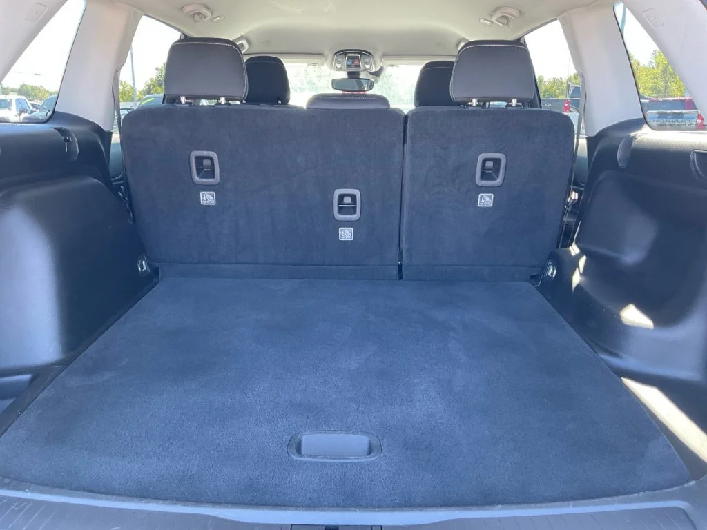 Used 2023 White Jeep Laredo image 25