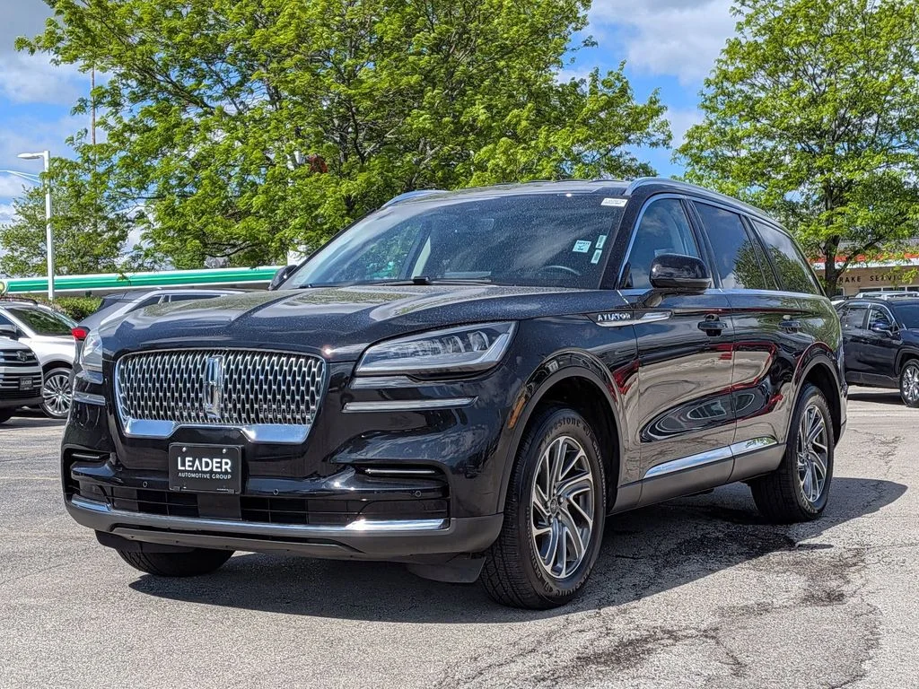 Used 2024 Black Lincoln Livery image 3