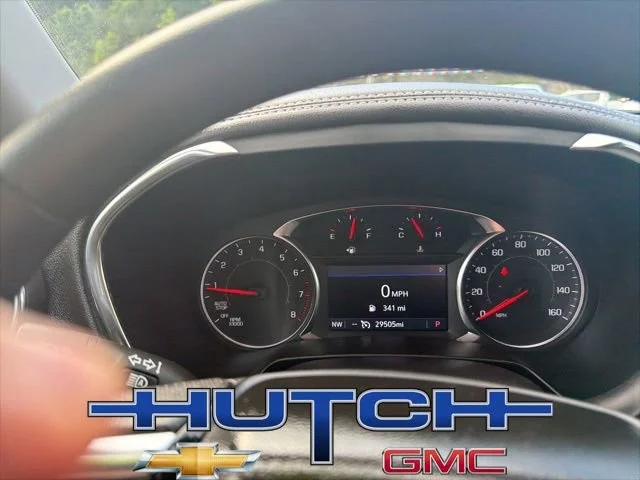 Used 2025 Summit White Chevrolet 2LT image 24