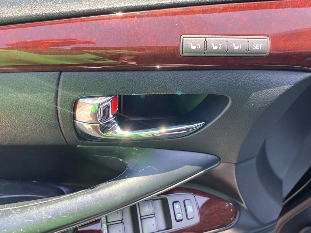 Used 2014 Black Lexus 570 image 20