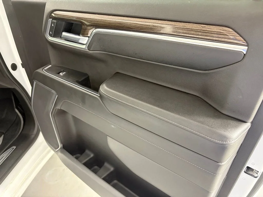 Used 2022 White Chevrolet LT image 45