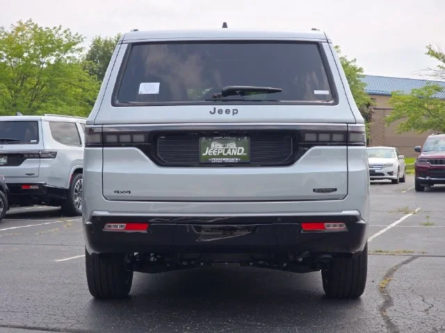 New 2026 Silver Zynith Jeep Summit Reserve image 35