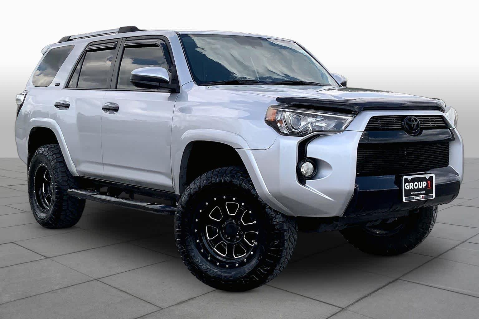 Used 2016 Classic Silver Metallic Toyota SR5 image 3