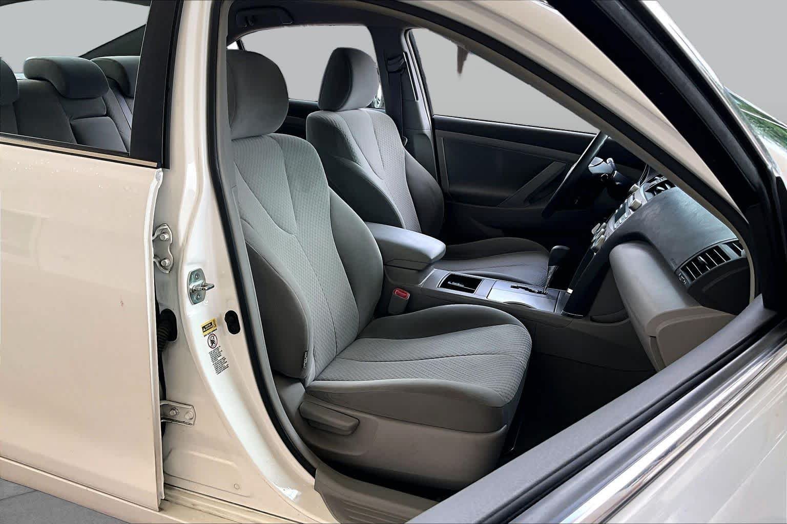 Used 2009 Super White Toyota  image 8