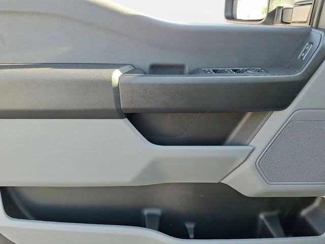 New 2026 Oxford White Ford XL image 8