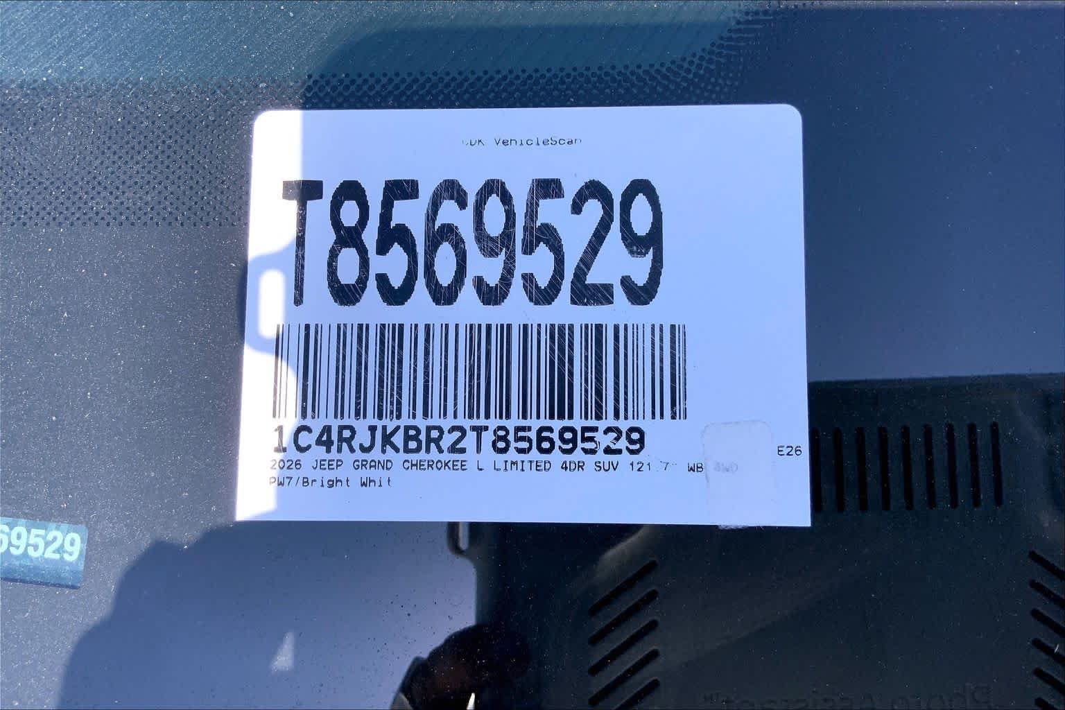 New 2026 Bright White Clear-Coat Exterior Paint Jeep Limited Reserve image 20