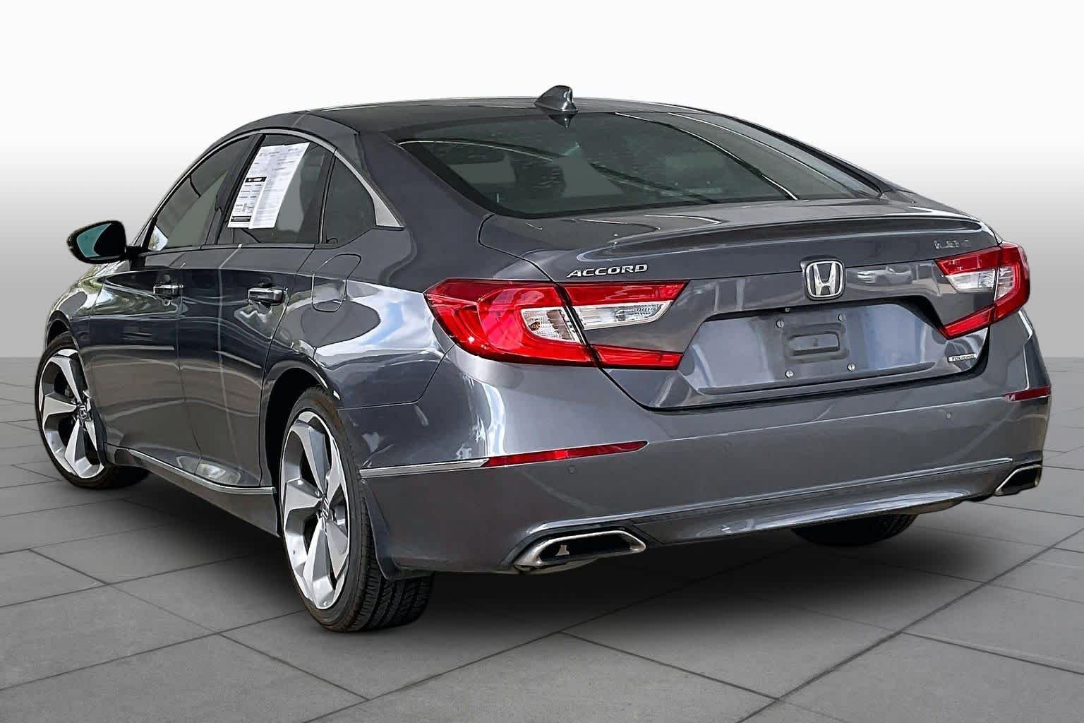 Used 2018 Modern Steel Metallic Honda Touring 1.5T image 11