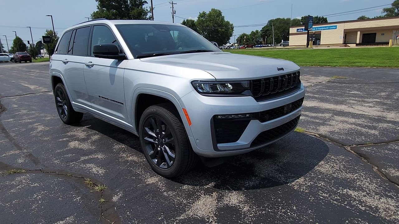 New 2026 Silver Jeep Limited Reserve image 2