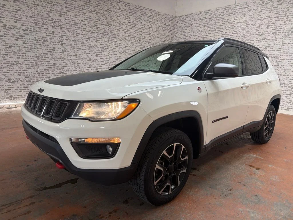Used 2019 White Clearcoat Jeep Trailhawk image 3