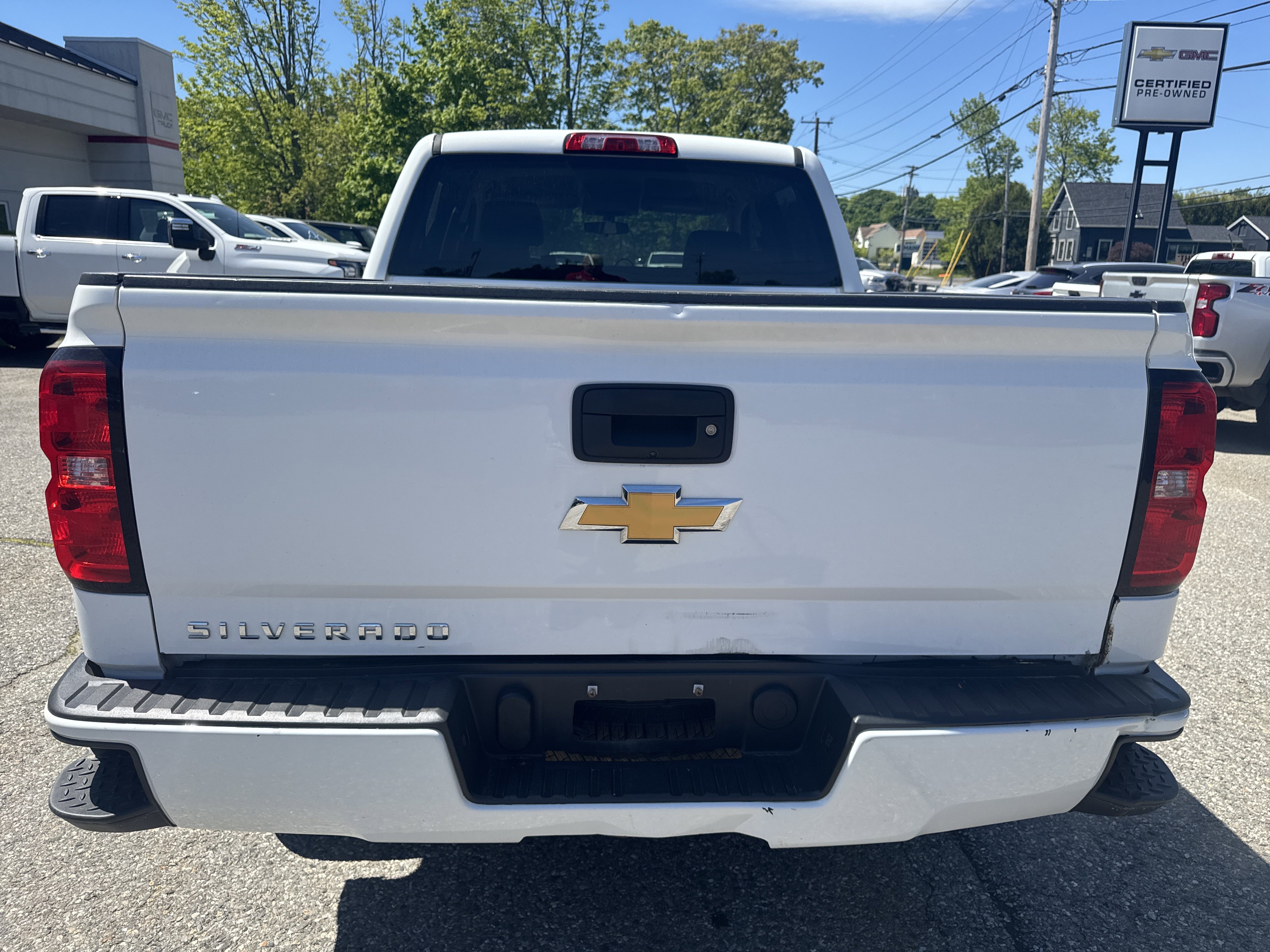 Used 2018 Summit White Chevrolet Custom image 8