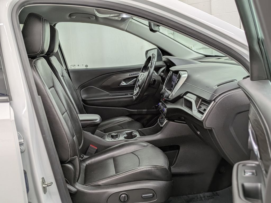 Used 2022 White GMC SLT image 22