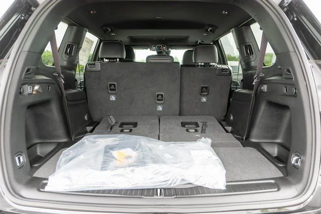 New 2026 Diamond Black Crystal Pearlcoat Jeep Altitude image 9