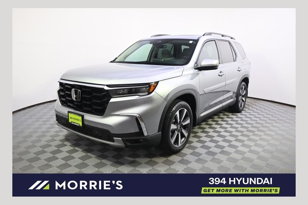 2023 Honda Pilot Touring AWD's photo