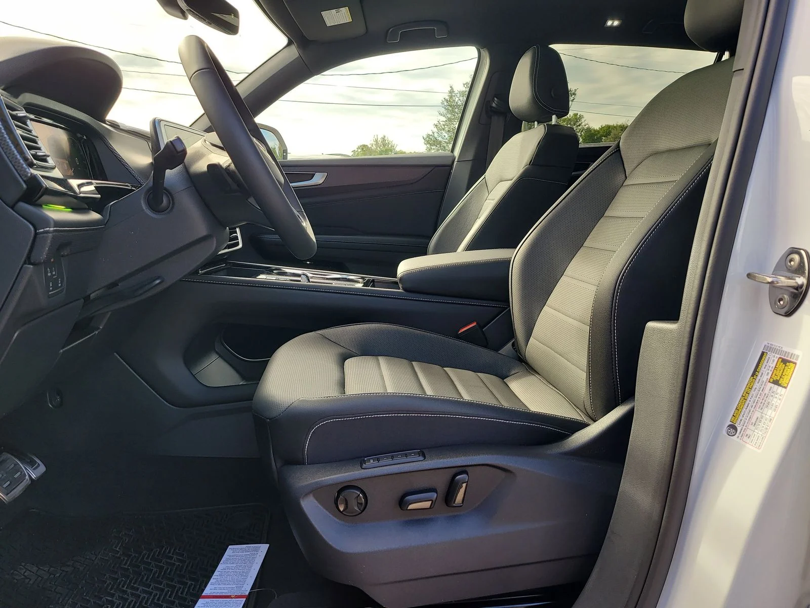 2026 Volkswagen Atlas Cross Sport SEL R-LINE - Photo 18