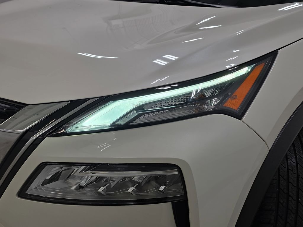 Used 2023 Pearl White Tricoat Nissan SV image 28