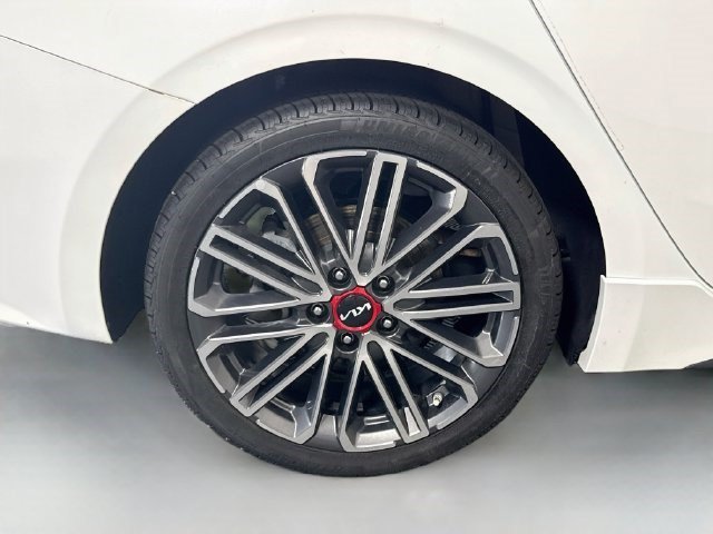 Used 2022 Snow White Pearl Kia GT image 29