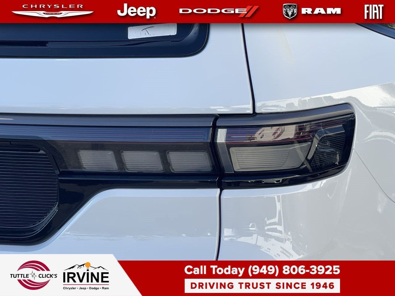 New 2026 Bright White Clear-Coat Exterior Paint Jeep Limited Reserve image 9