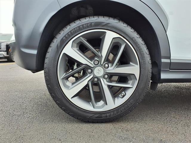 Used 2020 Chalk White Hyundai Ultimate image 11