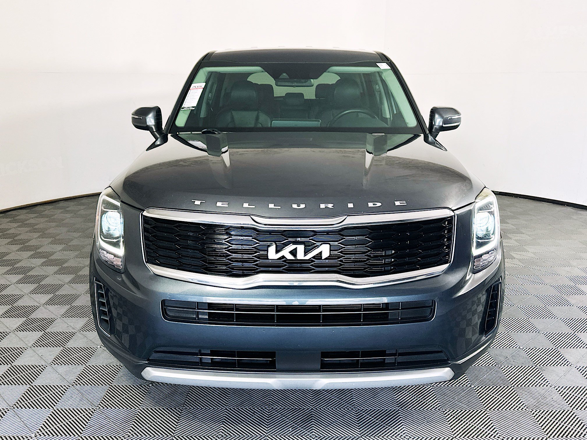Used 2022 Gravity Grey Kia LX image 8