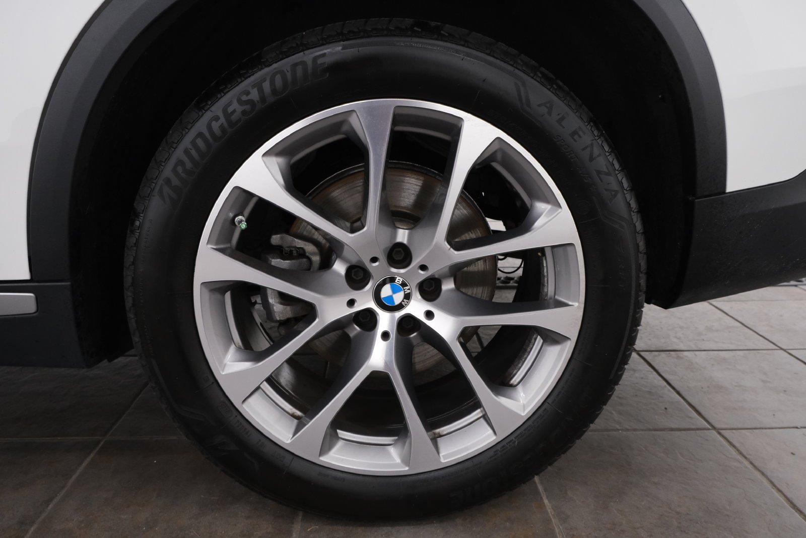 Used 2024 Alpine White BMW xDrive40i image 37