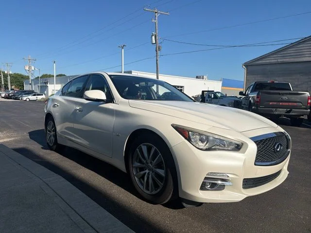 Used 2017  INFINITI 3.0t Premium image 1