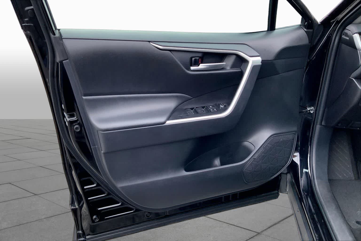 Used 2025 Midnight Black Metallic Toyota XLE image 21