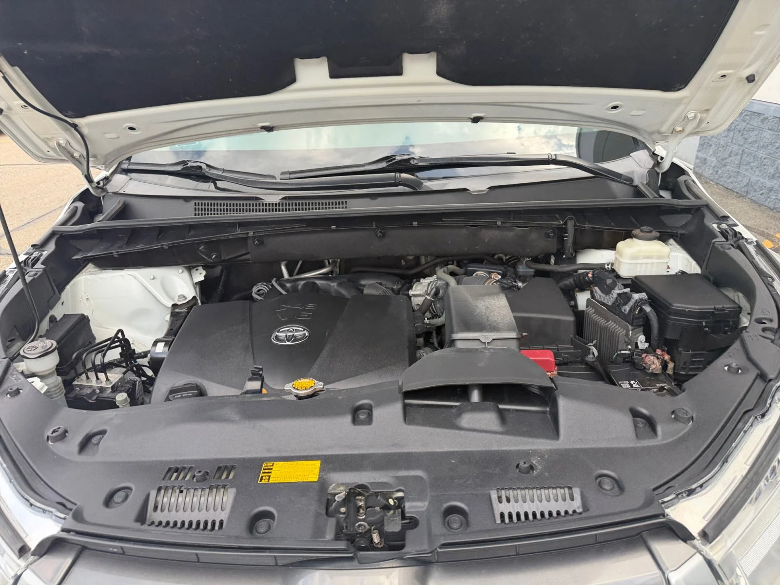Used 2017 Blizzard Pearl Toyota XLE image 6