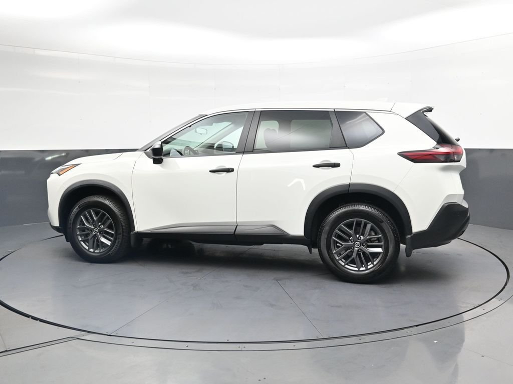 Used 2021 White Nissan S image 11