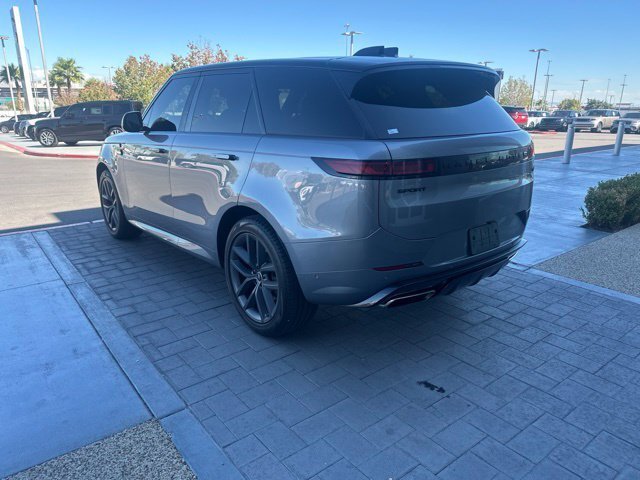 Used 2023 Gray Land Rover SE Dynamic image 7